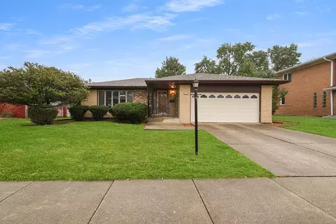 15249 Pine Dr, Oak Forest, IL 60452