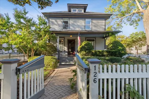 126 W Lake St, Barrington, IL 60010