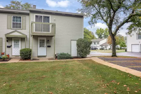1694 Farragut Ct #A, Wheaton, IL 60189