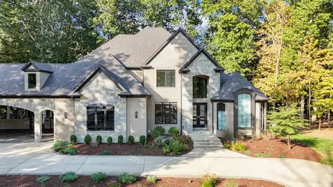 1410 E White Oak Rd, Mahomet, IL 61853