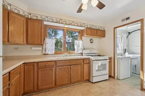 Kitchen - 209 67th St, Darien, IL 60561 photo 2 of 2