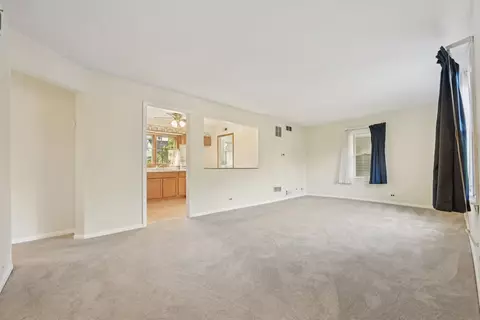 Living - 209 67th St, Darien, IL 60561 photo 2 of 3