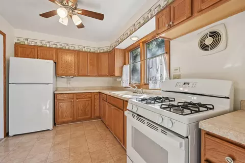 Kitchen - 209 67th St, Darien, IL 60561 photo 1 of 2