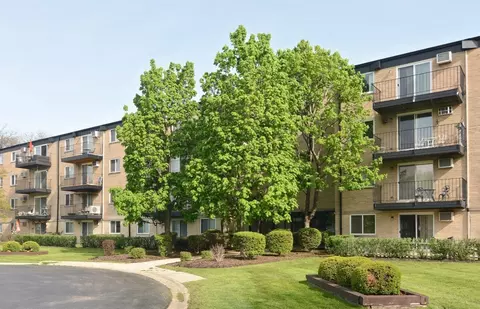 2420 E Brandenberry Ct #4C, Arlington Heights, IL 60004