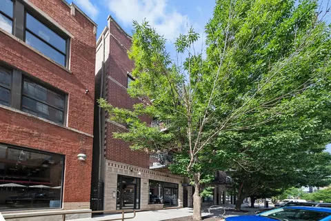 1048 W Fulton St #4, Chicago, IL 60607