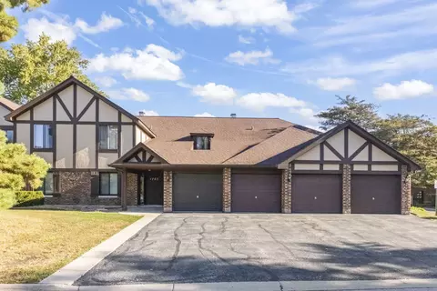 1703 Lakecliffe Dr #A, Wheaton, IL 60189