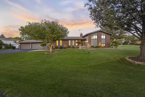 20 W270 Pleasantdale Dr, Lemont, IL 60439