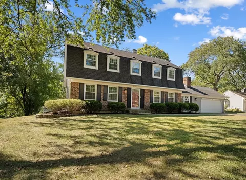 25 W257 Gunston Ave, Naperville, IL 60540