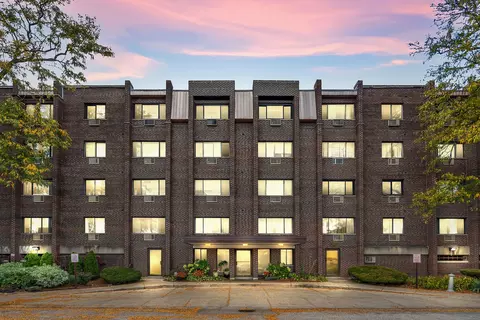4624 N Commons Dr #405E, Chicago, IL 60656