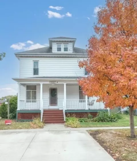 220 W State St, Paxton, IL 60957