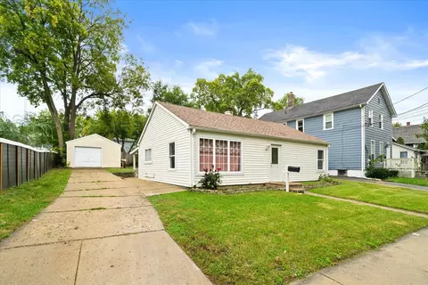 400 Rosewood Ave, Aurora, IL 60505