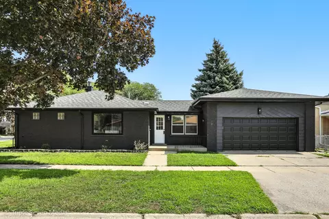 5509 Oak Center Dr, Oak Lawn, IL 60453
