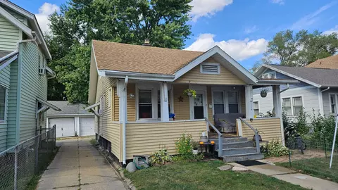 2219 S 4th St, Rockford, IL 61104