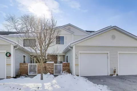 637 Bridgeview Pt, Schaumburg, IL 60194