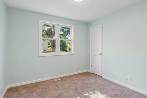 2214 Kingston Dr, Wheaton, IL 60189 photo 15
