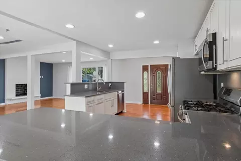 2214 Kingston Dr, Wheaton, IL 60189 photo 5