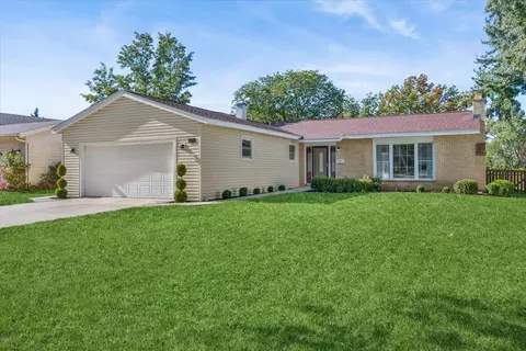 2214 Kingston Dr, Wheaton, IL 60189