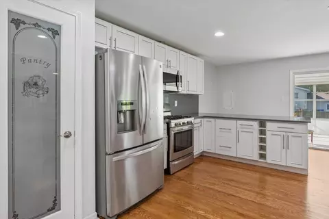 2214 Kingston Dr, Wheaton, IL 60189 photo 3