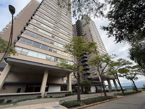 6301 N Sheridan Rd #12V, Chicago, IL 60660