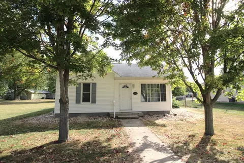 405 N Elm St, Lexington, IL 61753