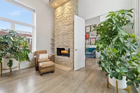 Living - Undisclosed, Chicago, IL 60622 photo 4 of 7