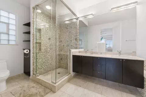 Bath - Undisclosed, Chicago, IL 60622 photo 2 of 4
