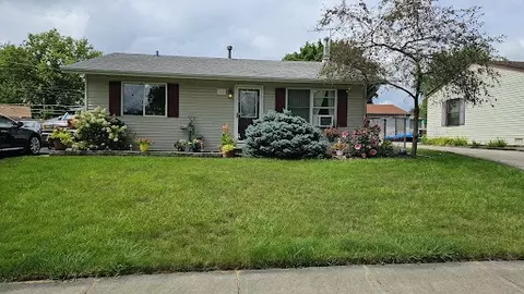 110 Elm Ln, Streamwood, IL 60107