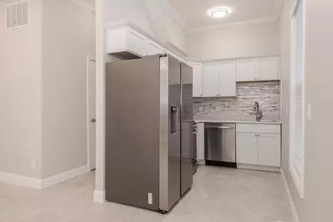 Kitchen - 507 N Lee St, Bloomington, IL 61701 photo 2 of 2