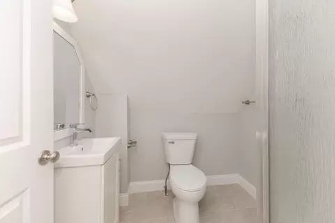 Bath - 507 N Lee St, Bloomington, IL 61701 photo 5 of 5