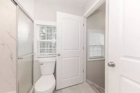 Bath - 507 N Lee St, Bloomington, IL 61701 photo 3 of 5