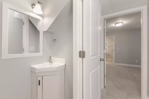 Bath - 507 N Lee St, Bloomington, IL 61701 photo 1 of 5