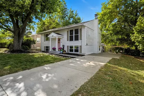 1324 Ewing St, Bloomington, IL 61701 photo 2