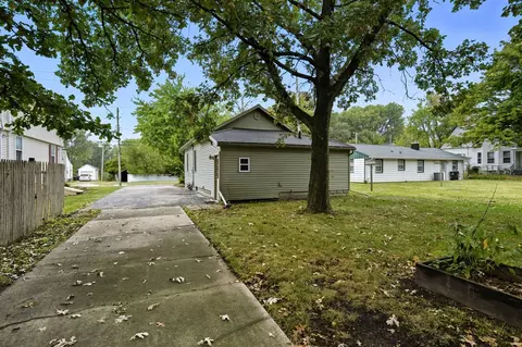 816 Bunn St, Bloomington, IL 61701 photo 23