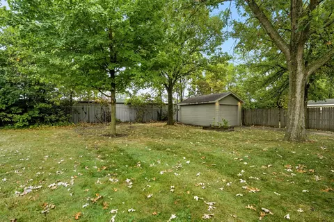 816 Bunn St, Bloomington, IL 61701 photo 25