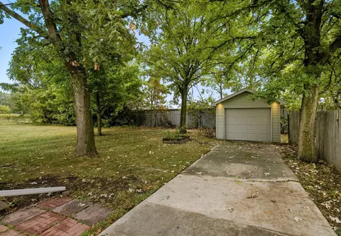 816 Bunn St, Bloomington, IL 61701 photo 22