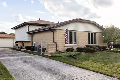 5733 W 101st Pl, Oak Lawn, IL 60453