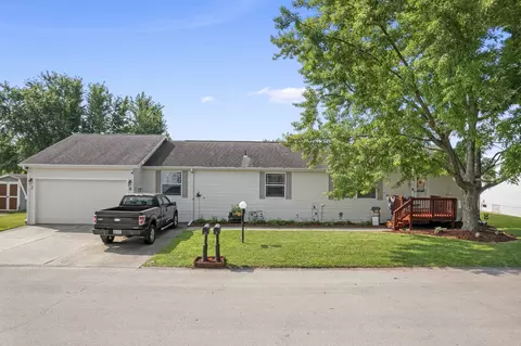 32 Peggy Dr, Sandwich, IL 60548