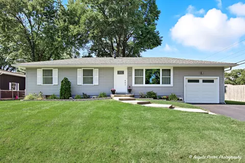 1607 Lakeland Ave, Mchenry, IL 60050