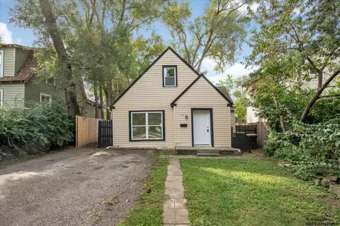 123 E Pineview Dr, Round Lake Park, IL 60073