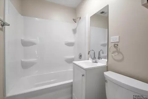 123 E Pineview Dr, Round Lake Park, IL 60073 photo 17