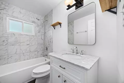 Bath - 9448 Elm Ave, Mokena, IL 60448 photo 1 of 1