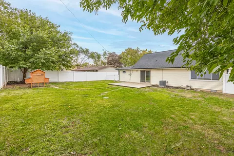 Exterior - 9448 Elm Ave, Mokena, IL 60448 photo 5 of 7