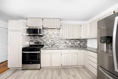 Kitchen - 9448 Elm Ave, Mokena, IL 60448 photo 3 of 6