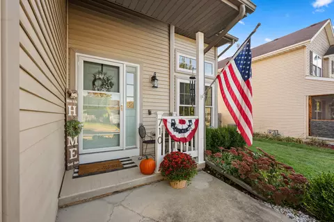710 Hawthorne Ln, Genoa, IL 60135