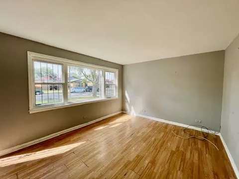 Living - 11741 S Laflin St, Chicago, IL 60643 photo 2 of 5