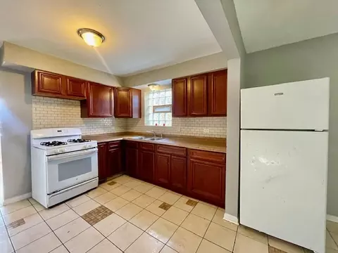 Kitchen - 11741 S Laflin St, Chicago, IL 60643 photo 3 of 4