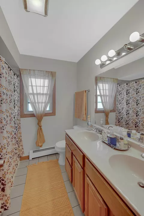 Bath - 5309 W 63rd St, Chicago, IL 60638 photo 4 of 5
