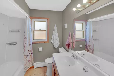 Bath - 5309 W 63rd St, Chicago, IL 60638 photo 2 of 5