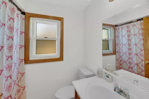 Bath - 5309 W 63rd St, Chicago, IL 60638 photo 1 of 5