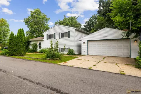 26235 N Acorn Ln, Mundelein, IL 60060